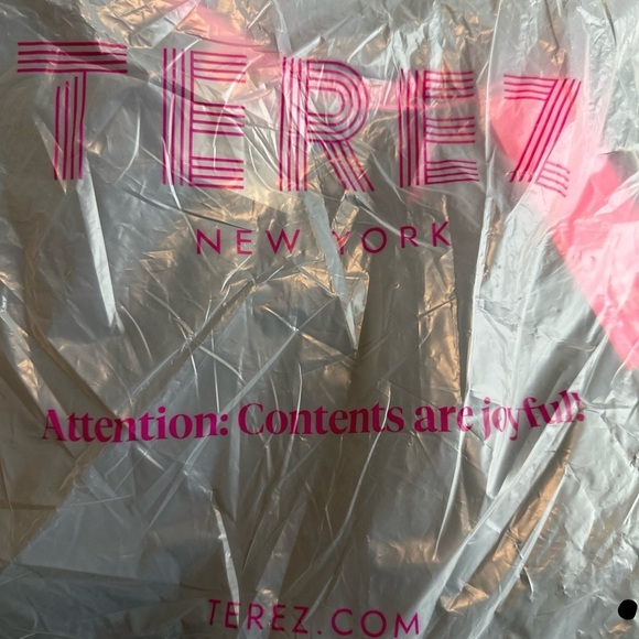 Terez Size M Bliss Twist Front Long Sleeve Tee in New Yorker Black $97.00 - Picture 8 of 8